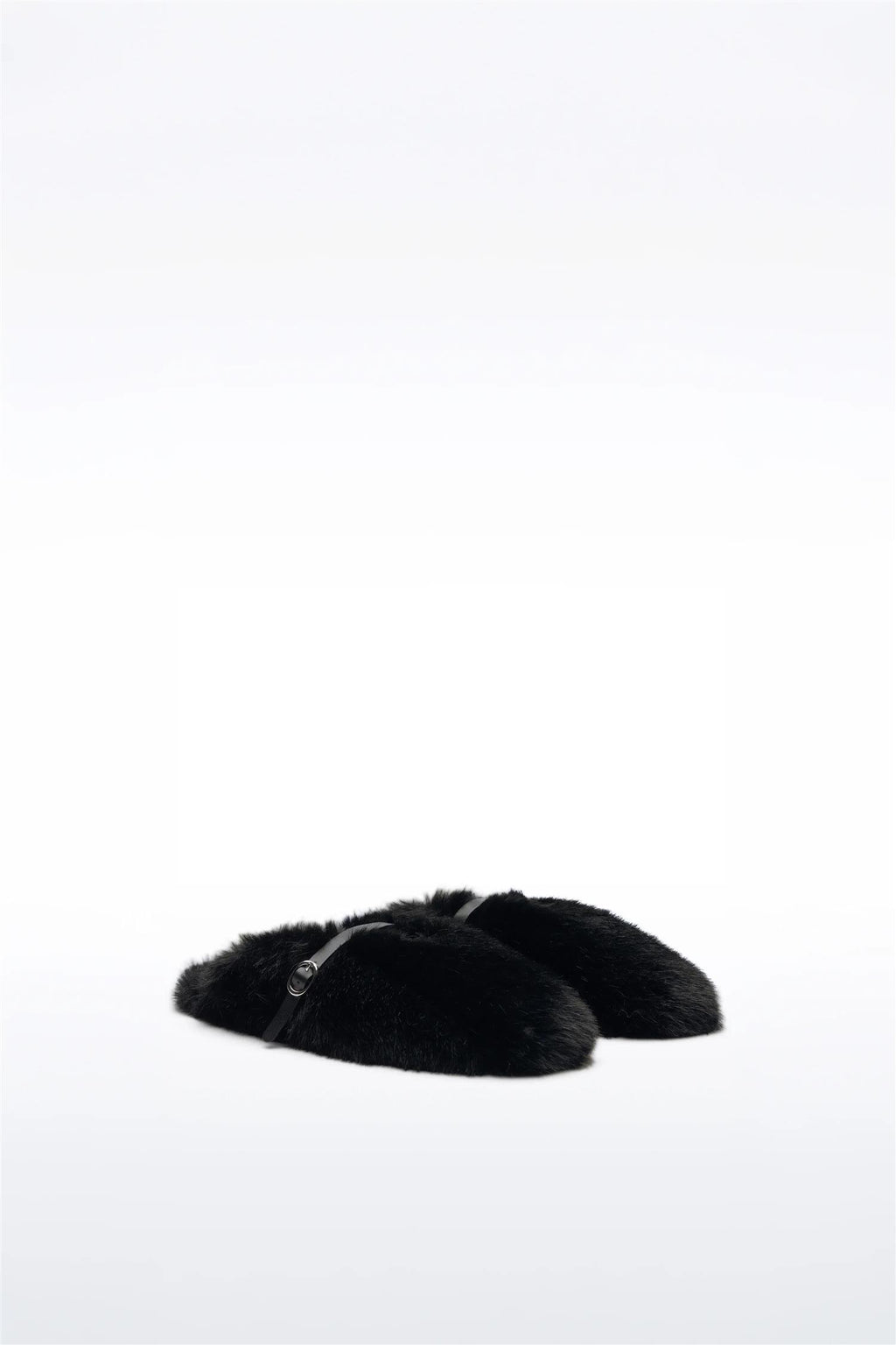 Meja Slippers