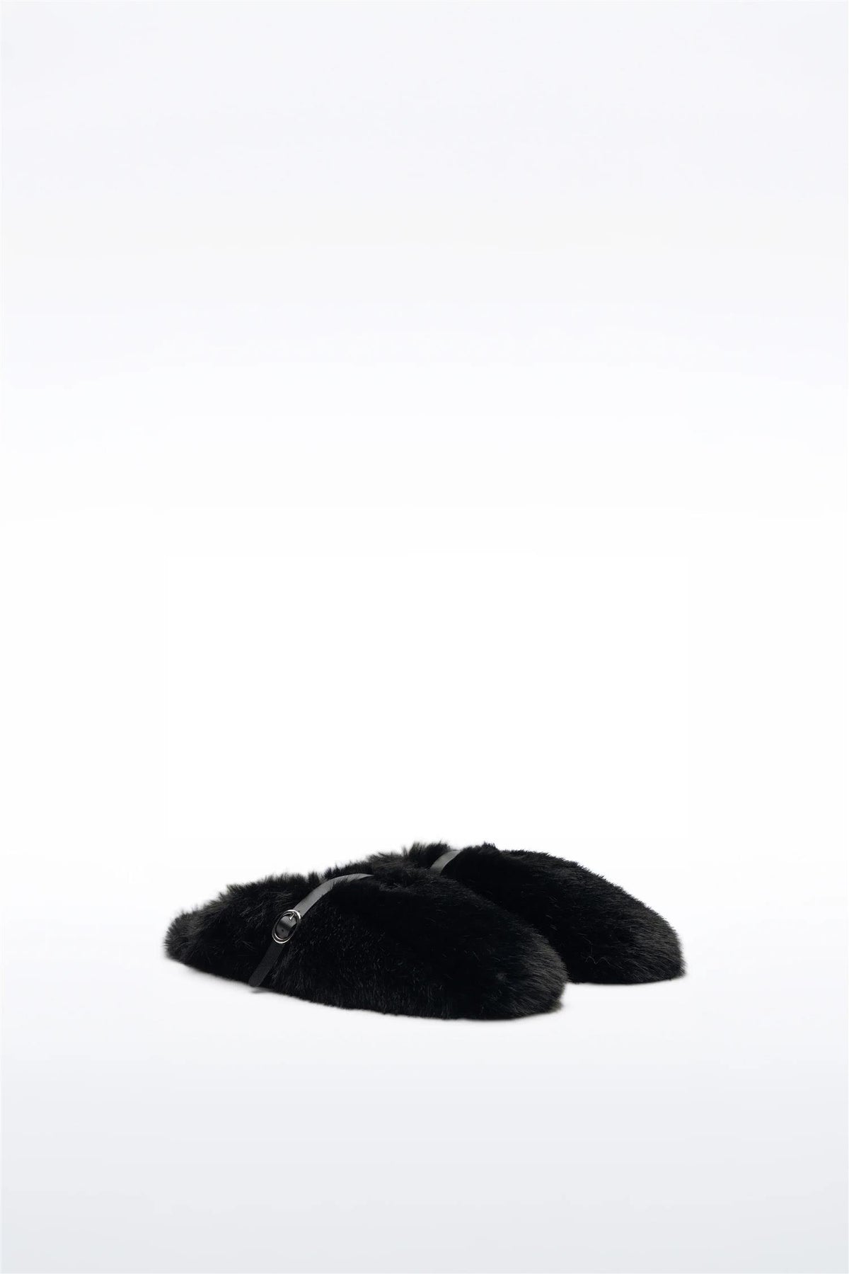 Meja Slippers