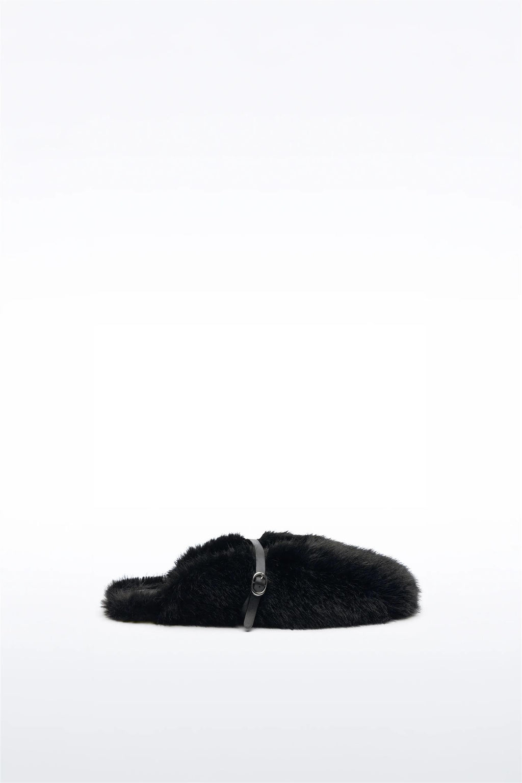 Meja Slippers