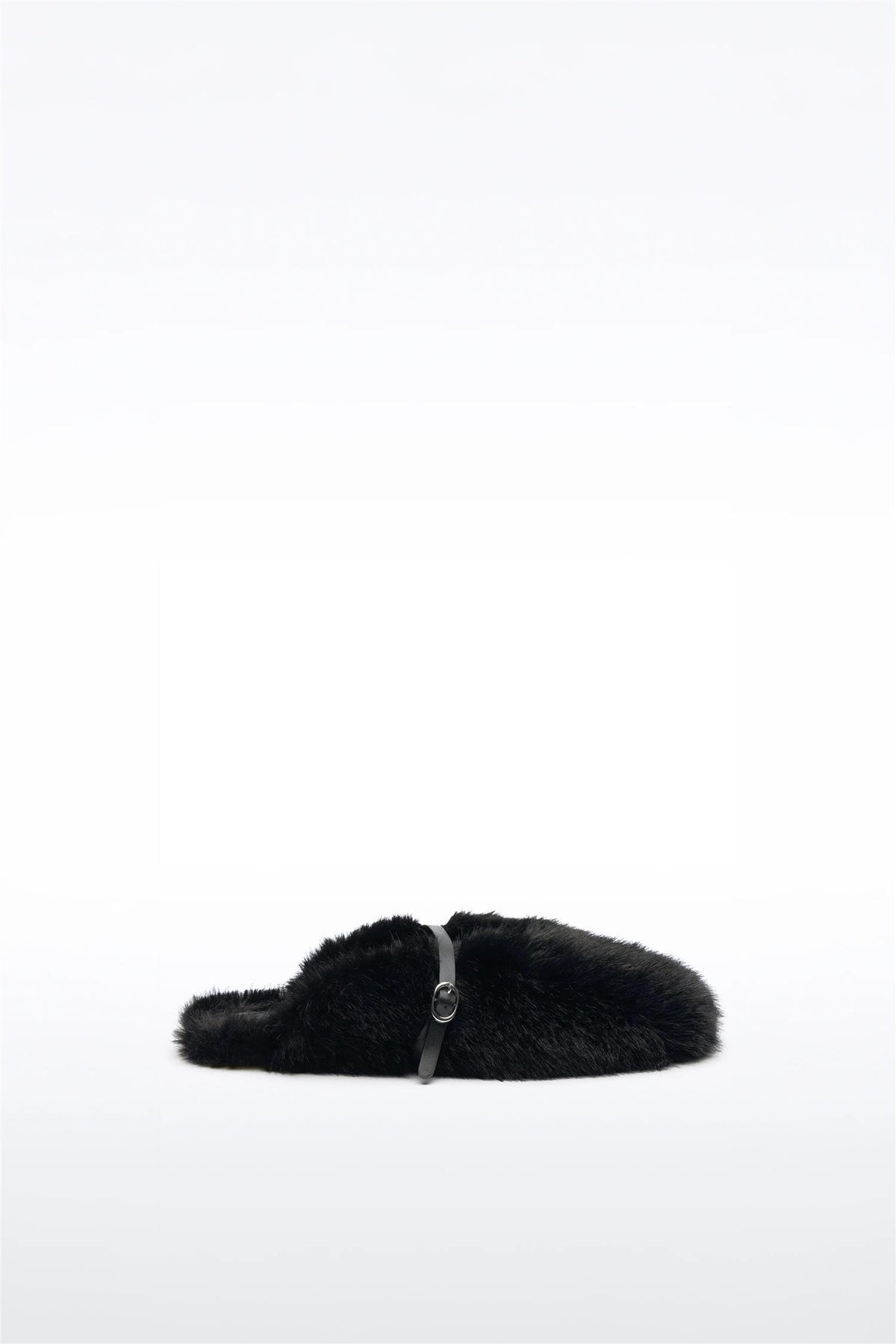 Meja Slippers