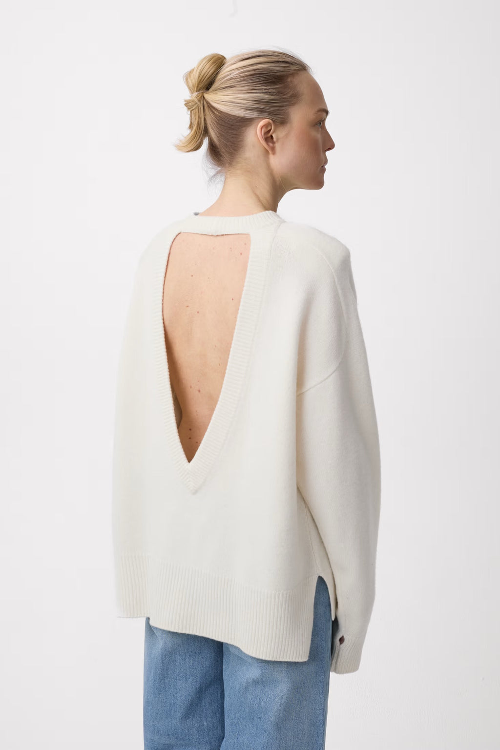 Dive Open Back V Sweater